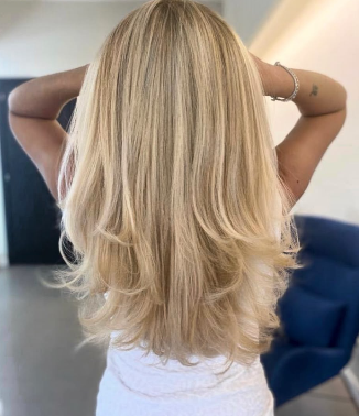 Melena rubia larga con capas